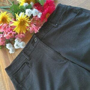 Women’s White House Black Market The Slim Black Stretch Dress Pants Size 12